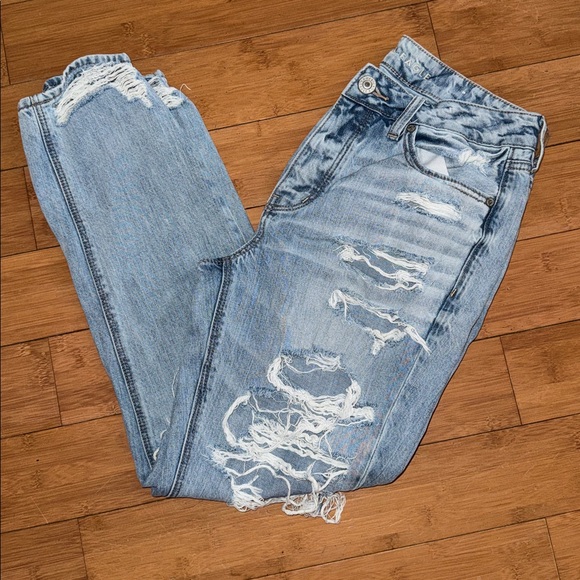American Eagle Outfitters Distressed Blue Jeans - Picture 2 of 5